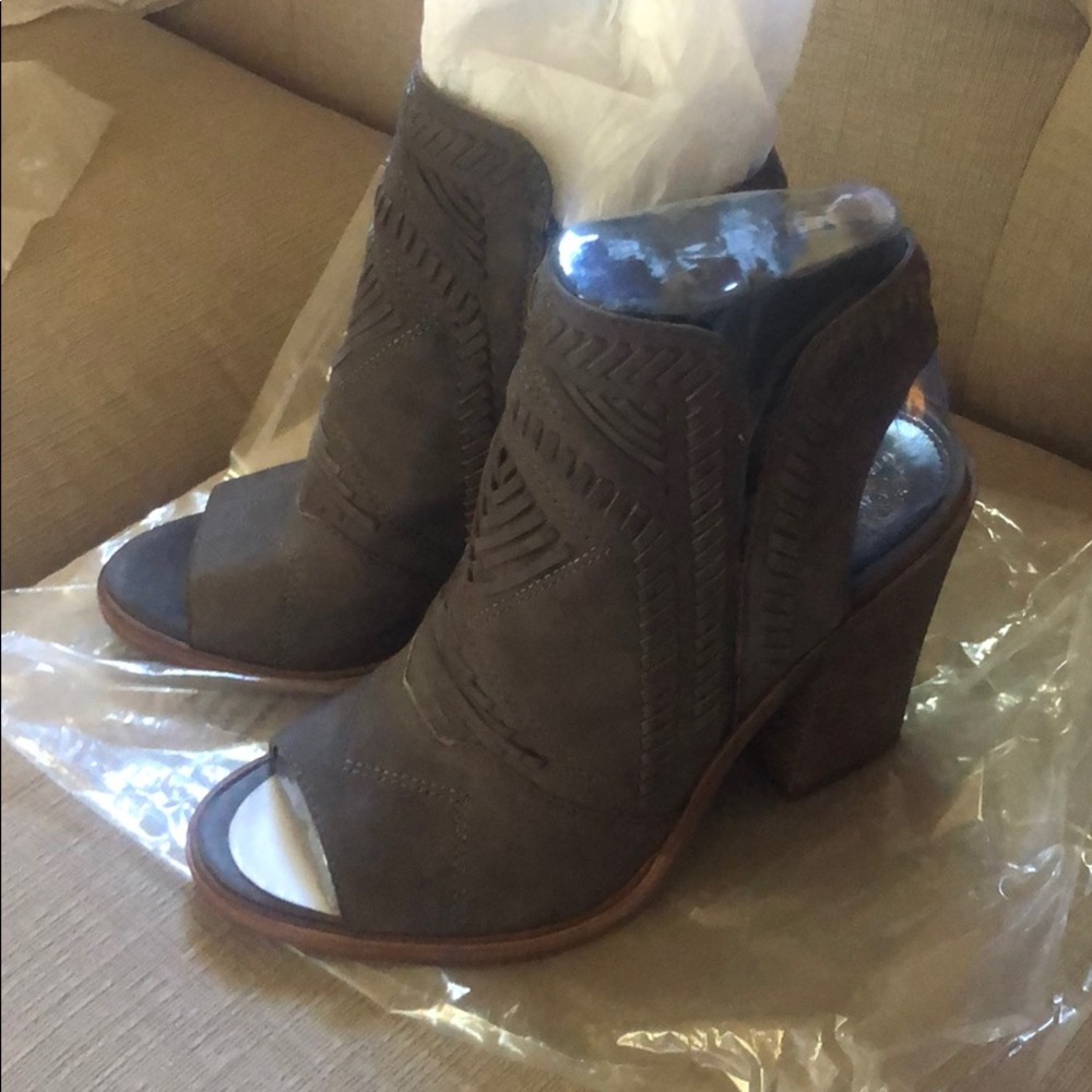 Vince Camuto wedge gray